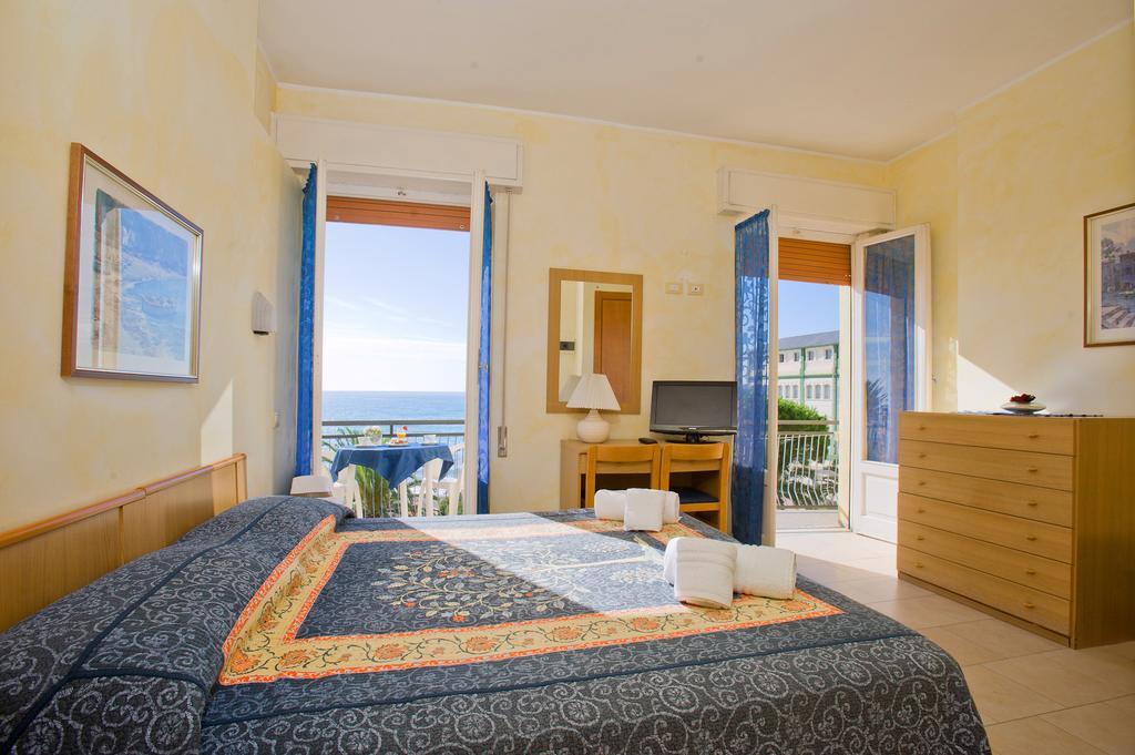 Hotel Lido Pietra Ligure Chambre photo