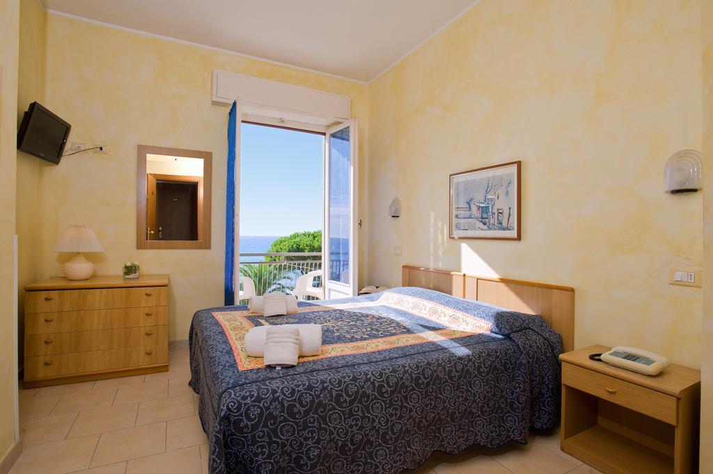 Hotel Lido Pietra Ligure Chambre photo