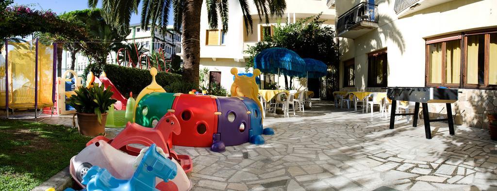 Hotel Lido Pietra Ligure Extérieur photo