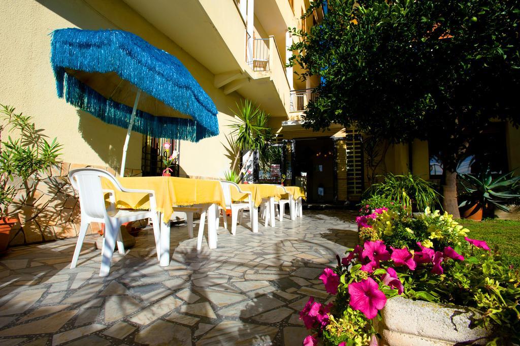 Hotel Lido Pietra Ligure Extérieur photo