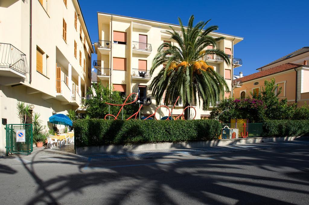Hotel Lido Pietra Ligure Extérieur photo