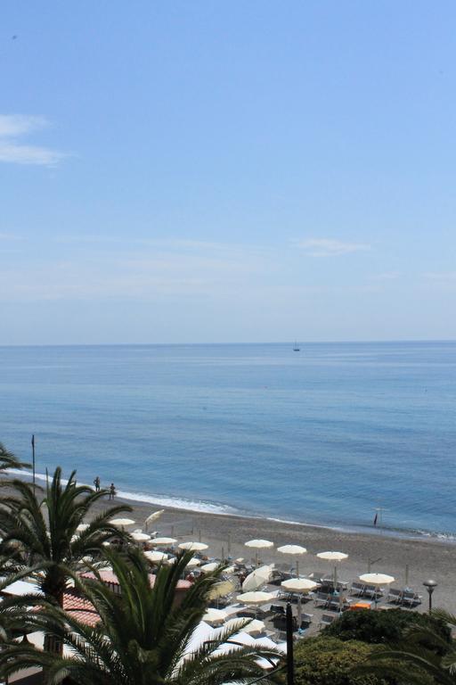 Hotel Lido Pietra Ligure Extérieur photo