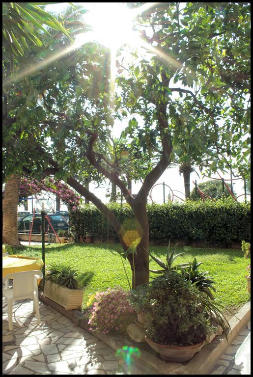 Hotel Lido Pietra Ligure Extérieur photo
