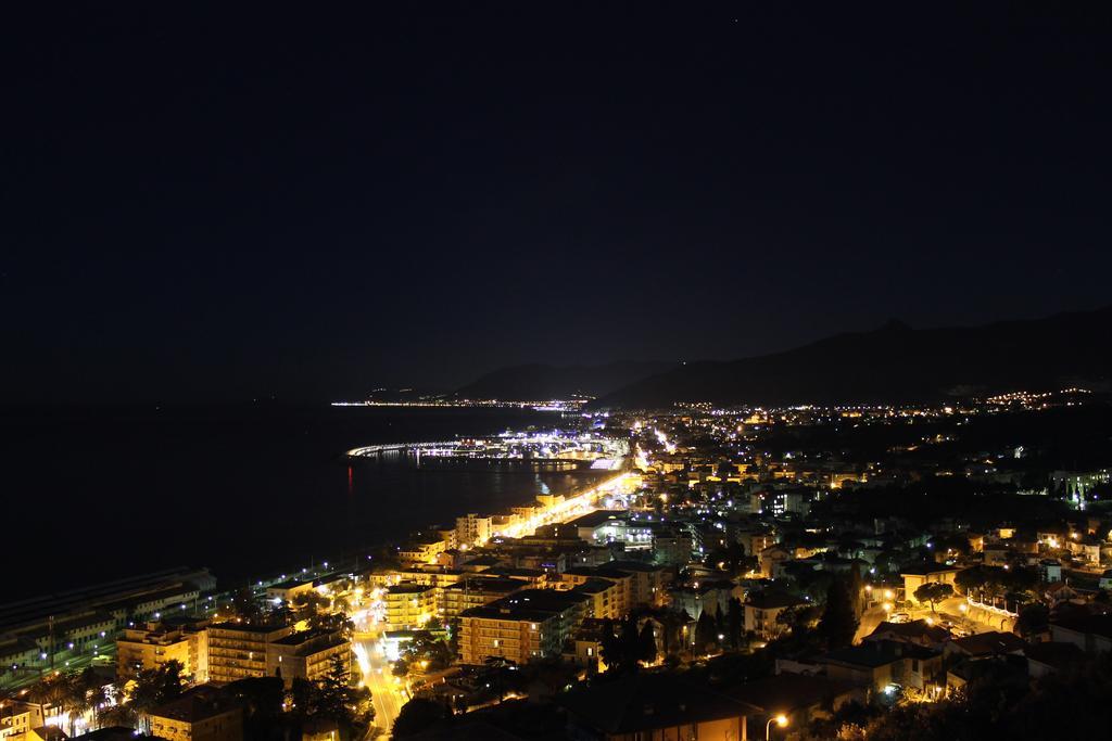 Hotel Lido Pietra Ligure Extérieur photo