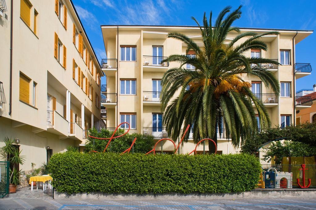 Hotel Lido Pietra Ligure Extérieur photo