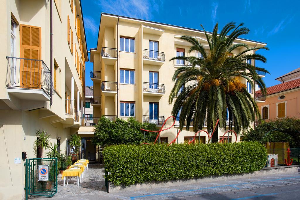 Hotel Lido Pietra Ligure Extérieur photo