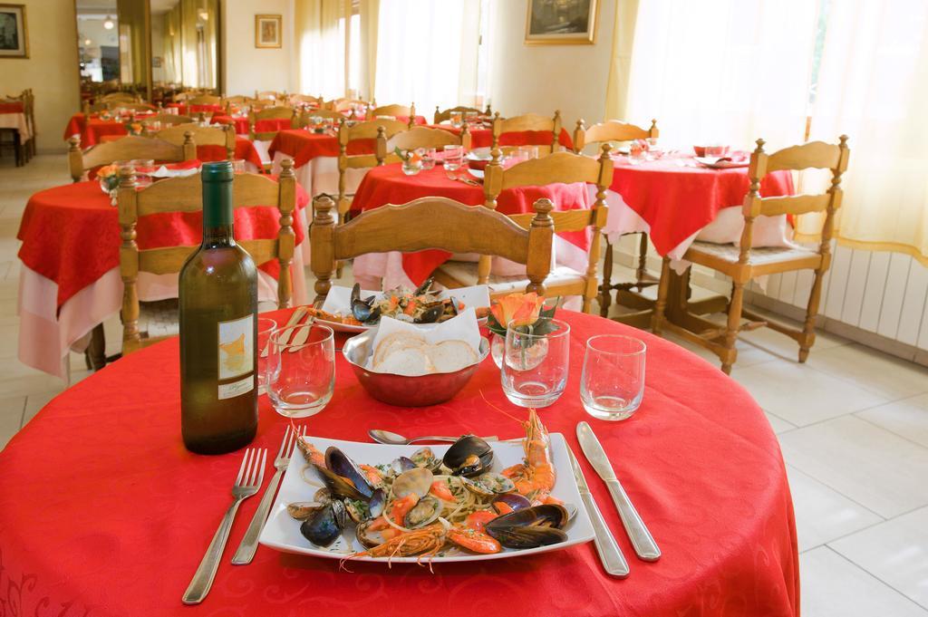 Hotel Lido Pietra Ligure Extérieur photo
