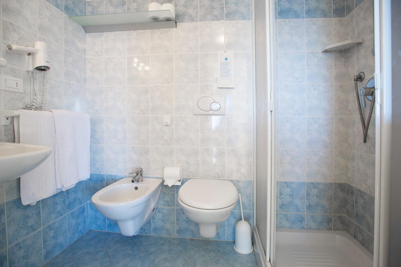 Hotel Lido Pietra Ligure Extérieur photo