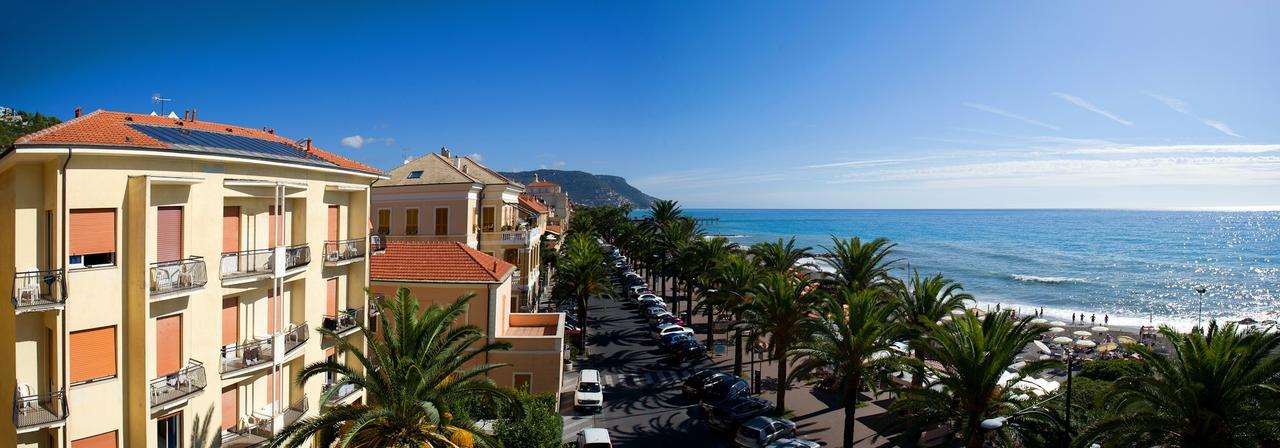 Hotel Lido Pietra Ligure Extérieur photo